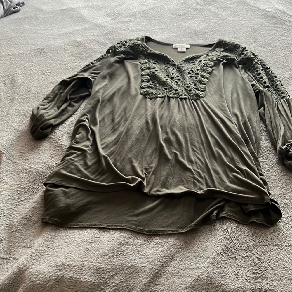 Boho green Liz Claiborne partial lace shirt.